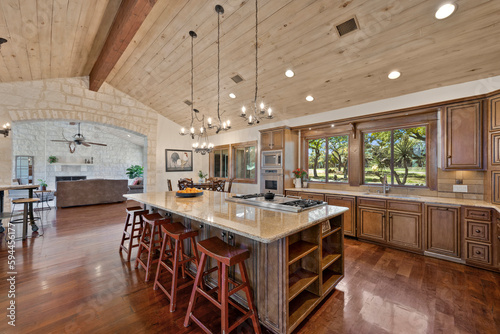 Φωτογραφία a farmhouse kitchen with wood floors and accents
