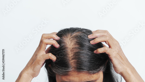 Obraz na plátně Close up older elderly asian chinese woman gray hair worry cancer worry about ha