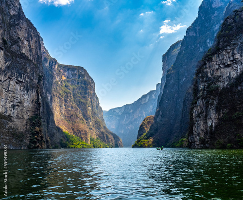 Cañón del Sumidero en Chiapas, México photo