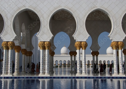 View columns in the amazing Sheikh Zayed Mosque
