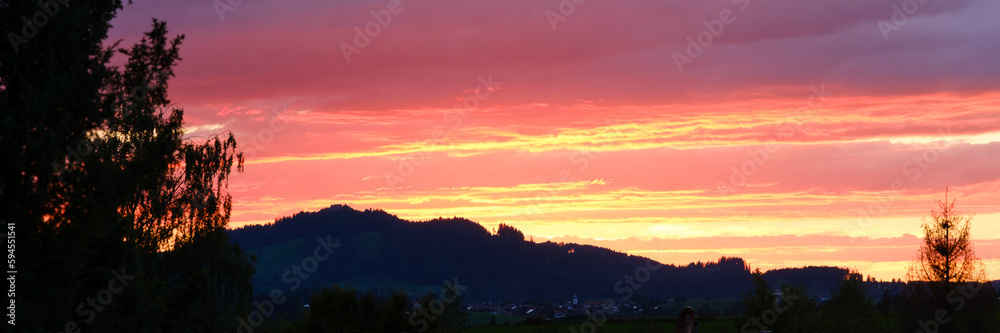 Sonnenuntergang über den Allgäuer Alpen, Allgäu, Bayern, Deutschland, Europa