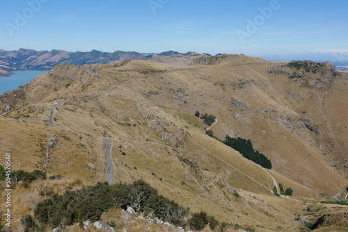 Kahle Berge bei Lyttleton und Christchurch an der Caldera in Neuseeland am Bridle Path