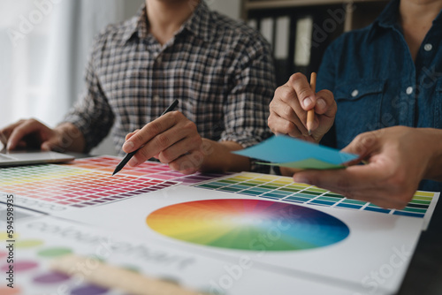 Engineers, graphics, architects and painters are meeting to discuss paint textures. Color tones on post-it sheets that are suitable for each part of the house and the design for recording information