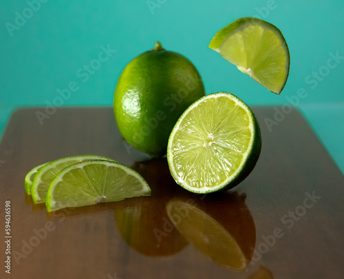 Limão, fruta tropical perfeita para sucos, bebidas e temperos  photo