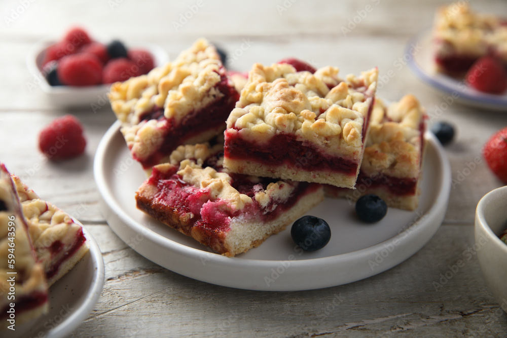 Homemade berry pie with streusel Homemade berry pie with streusel