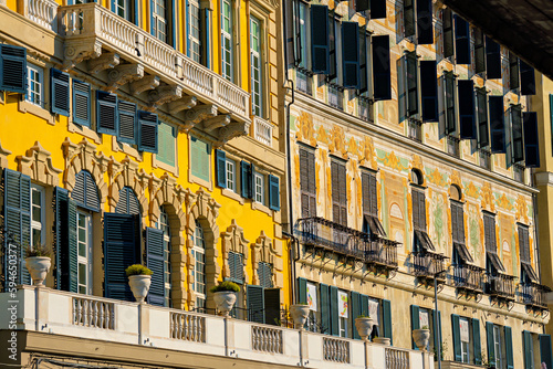 bunte Häuserfassade in Genua Italien
