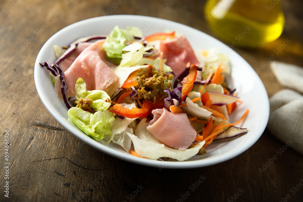 Leaf salad with ham and mustard Leaf salad with ham and mustard