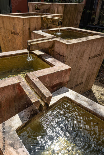 Brunnen im Klarahof, Kantonale Mittelschule, Kollegi, Stans, Kanton Nidwalden, Schweiz