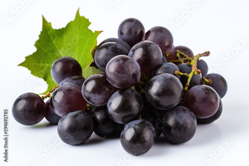 Grappe de raisins noirs sur fond blanc » IA générative photo