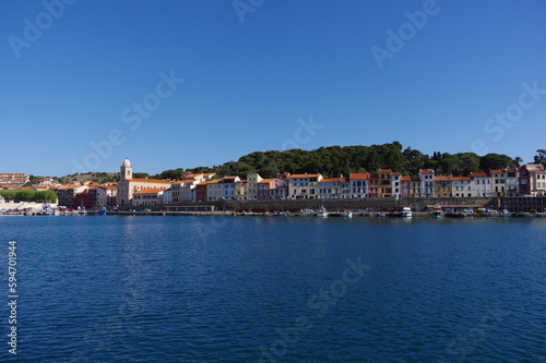 Wallpaper Mural port et village typique de Port - Vendres dans les Pyrénées Orientales Torontodigital.ca