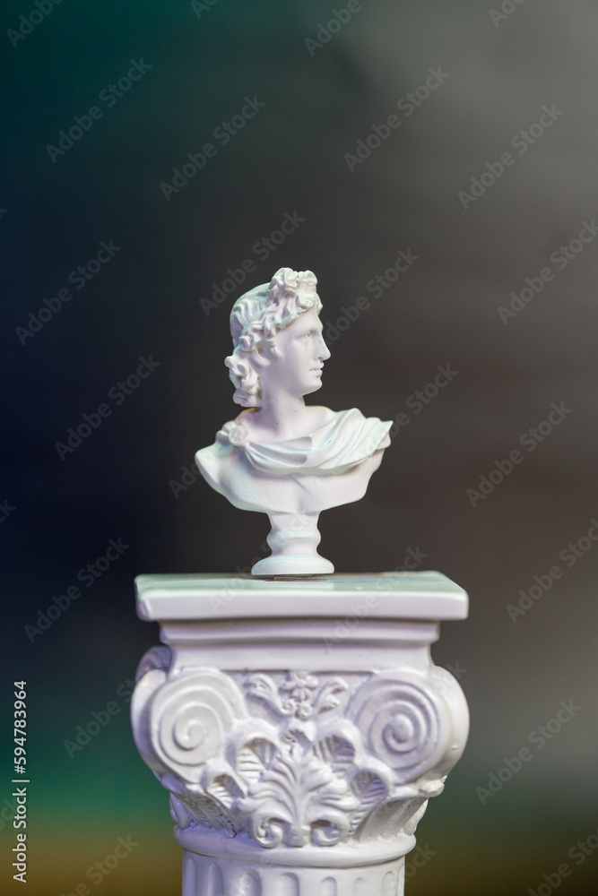 Obraz premium miniature Roman bust perched on column or pedestal