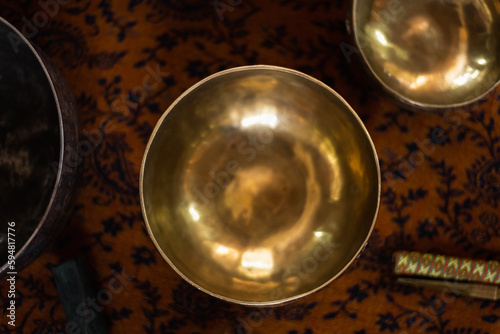 Finding Inner Peace: A Sound Therapy Meditation Session with Quartz Crystal Singing Bowls and Zen Music