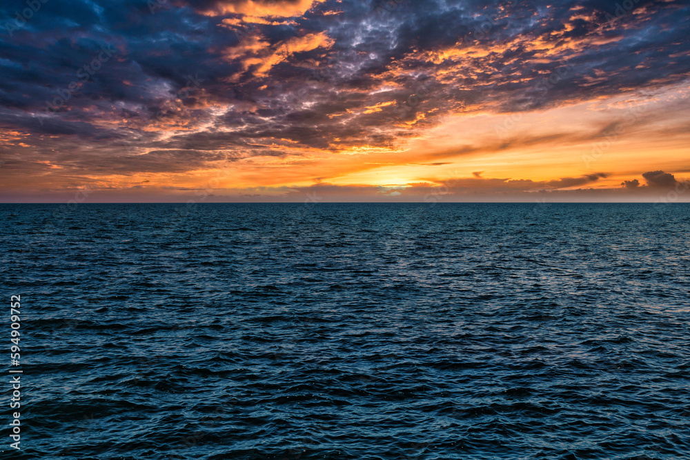 Obraz premium sunset over the sea