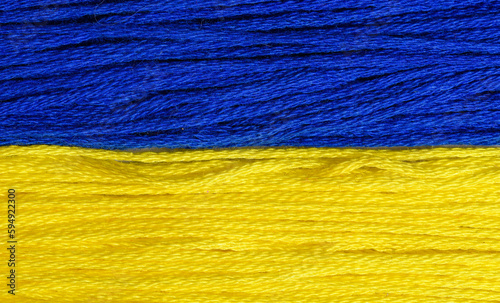 Barwy Ukrainy intensywny kolor niebieski i żółty ze sznurków makro 