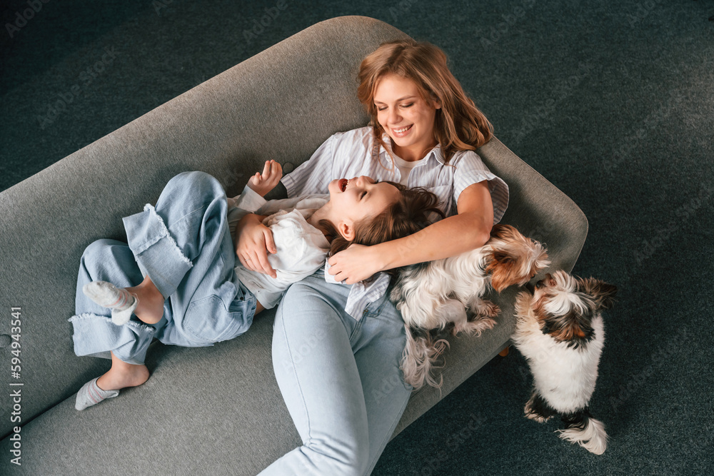Ταπετσαρία Positive emotions, relaxing on the sofa