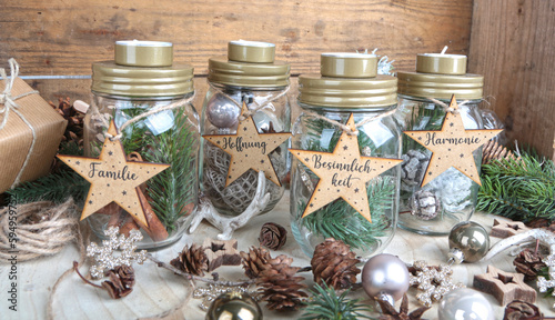 Adventskranz aus Gläsern mit Teelichter und zum Befüllen: Natürliche Weihnachtsdekoration aus Holz, Glas und Naturmaterialien