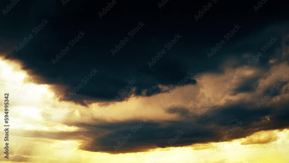 空に雲が躍動する映像 空に雲が躍動する映像