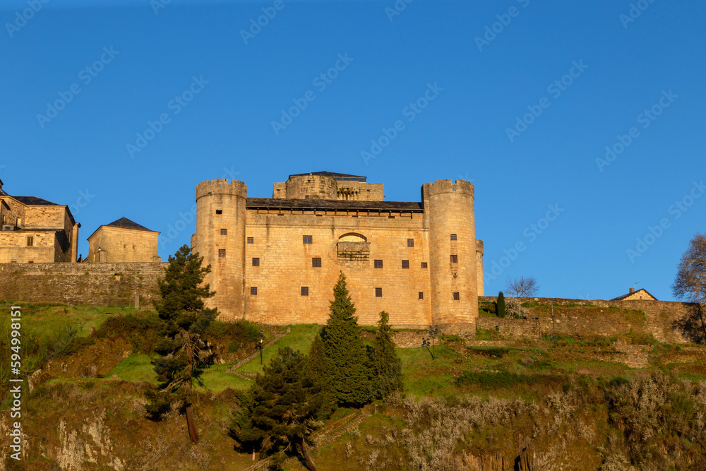 Castillo de los Condes de Benavente (siglo XV). Puebla de Sanabria, Zamora, España.
