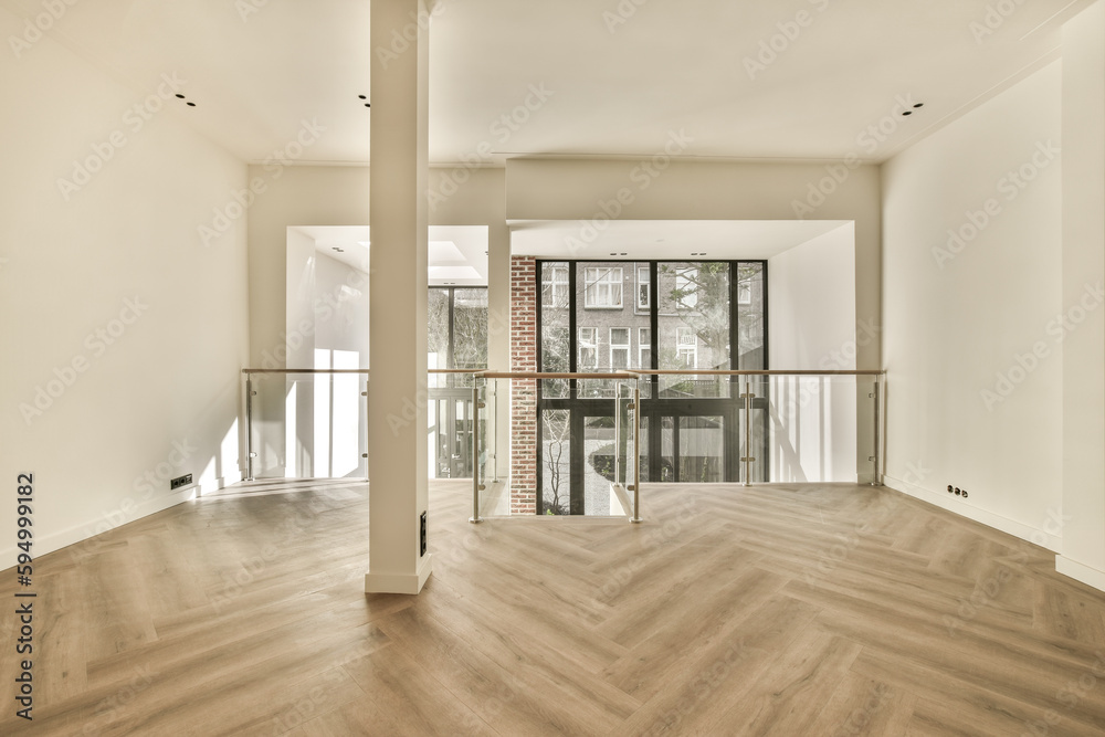 Obraz premium an empty living room with wood flooring and white walls that have been painted to look like parquettes