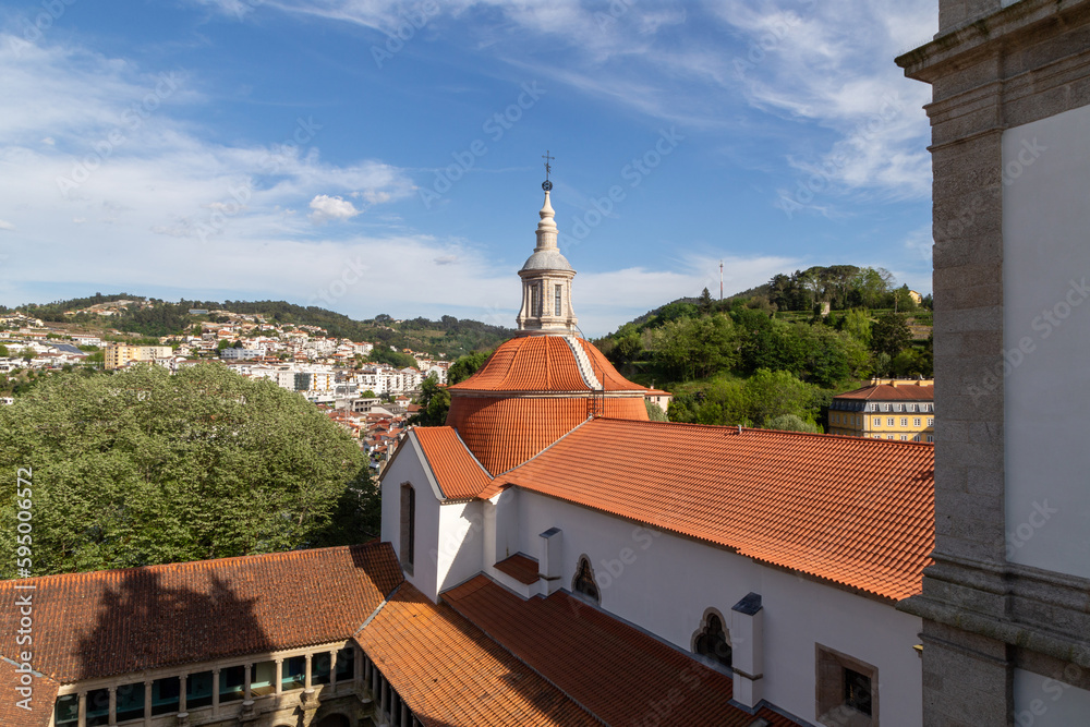 Vista de Amarante desde el tejado de la iglesia de São Gonçalo. Oporto, Portugal.