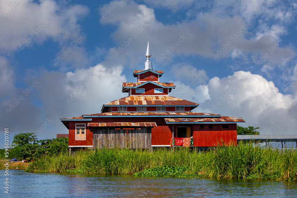 Obraz premium Inle Lake and houseboats, Myanmar, Burma