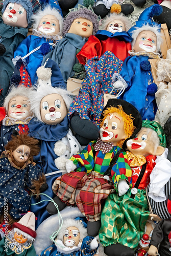 Clowns pile loose at flea market