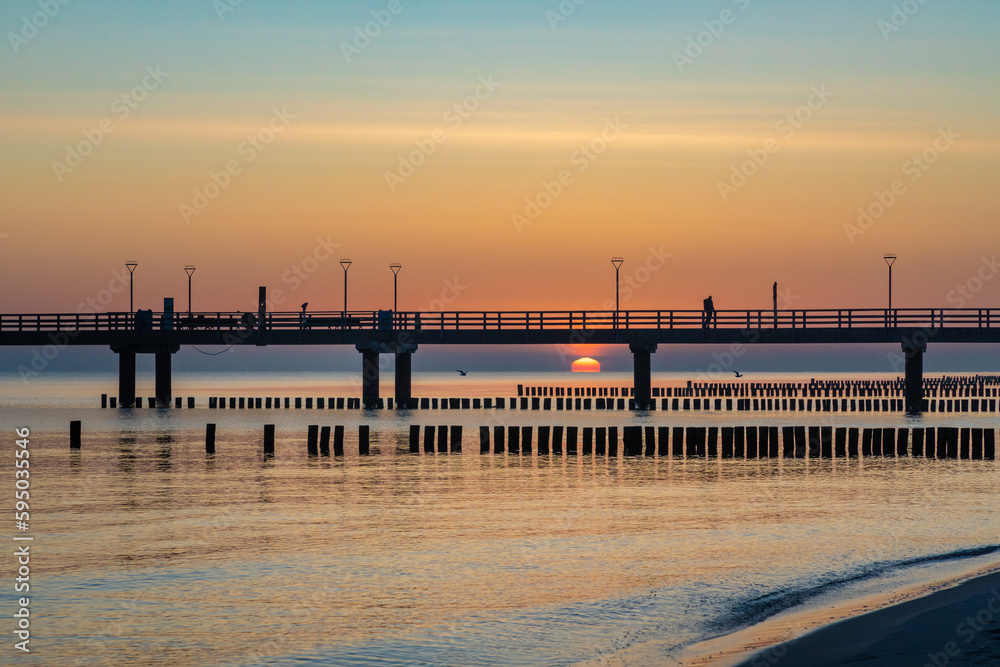 Sonnenaufgang an der Seebrücke.