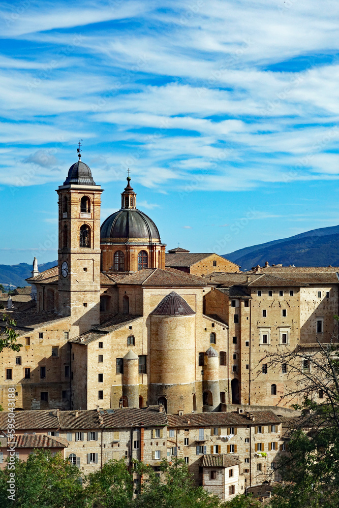Urbino Dom und Palazzo Ducale Hochformat