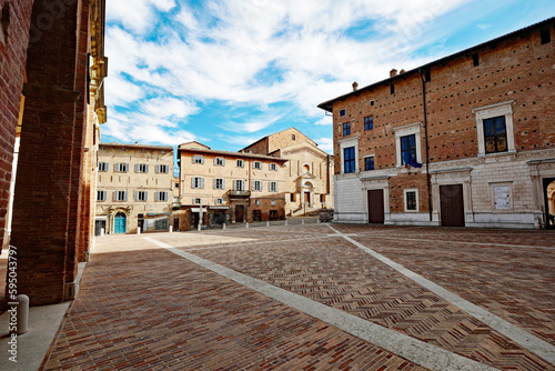 Urbino Piazza Duca Federico © Stephanie Albert