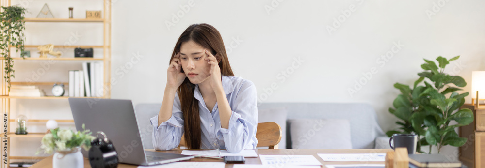Φωτογραφία Young woman stressed or worried about doing a wrong job, Despair or disappointment, Sad feeling, Suffering, Desperate, Hopeless, Fail, disastrous, bankrupt, Scared, panicky, Failure of life