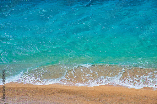 Obraz na płótnie Beautiful crystal clear pure sea water with send. Summer beach footage background w salonie