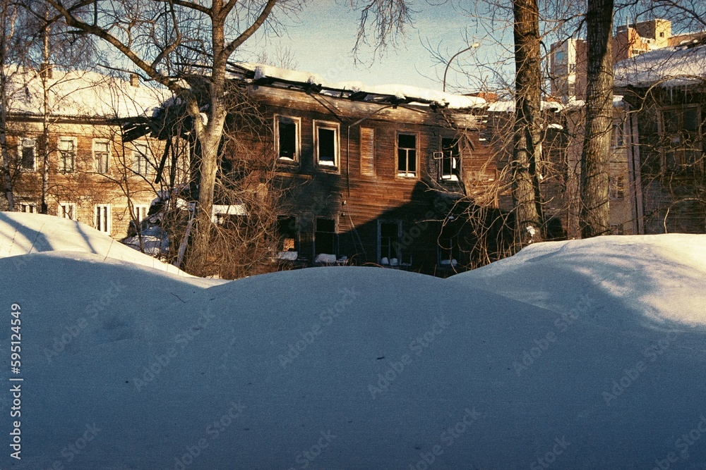 Fototapeta premium old abandoned house