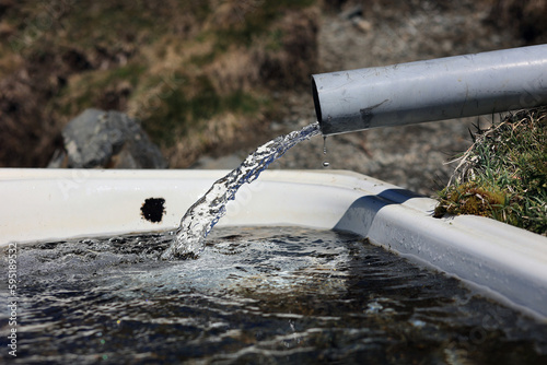 Alimentation d'eau en montagne photo