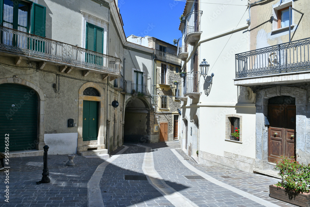 Obraz premium A narrow street among the old houses of Biccari, a historic town in the state of Puglia in Italy.