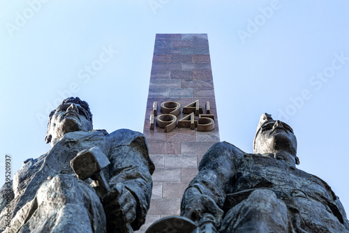 sculpture. Monuments of the Great Patriotic War. sculpture in the form of people photo