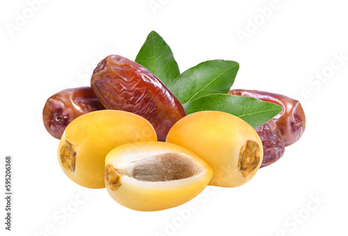 fresh  and dry date palm fruit on transparent png photo