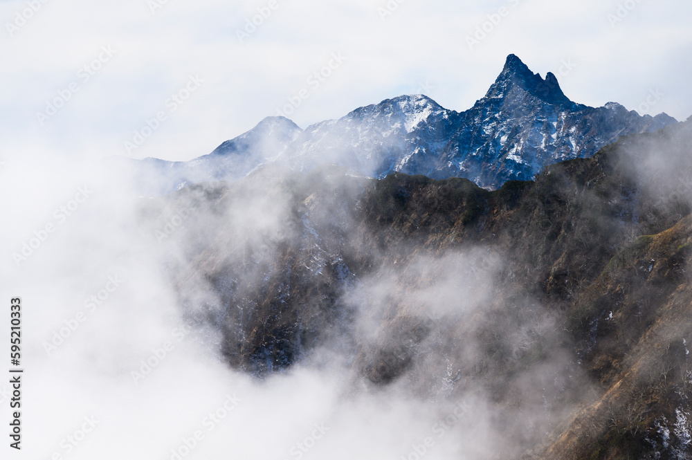 燕岳登山道から望む槍ヶ岳