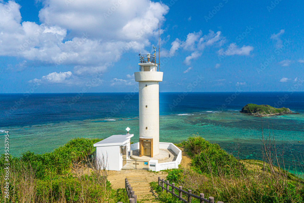 平久保崎灯台とサンゴ礁の海