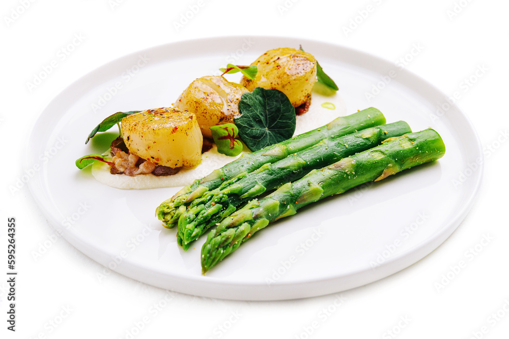 Freshly sauteed scallops with green asparagus