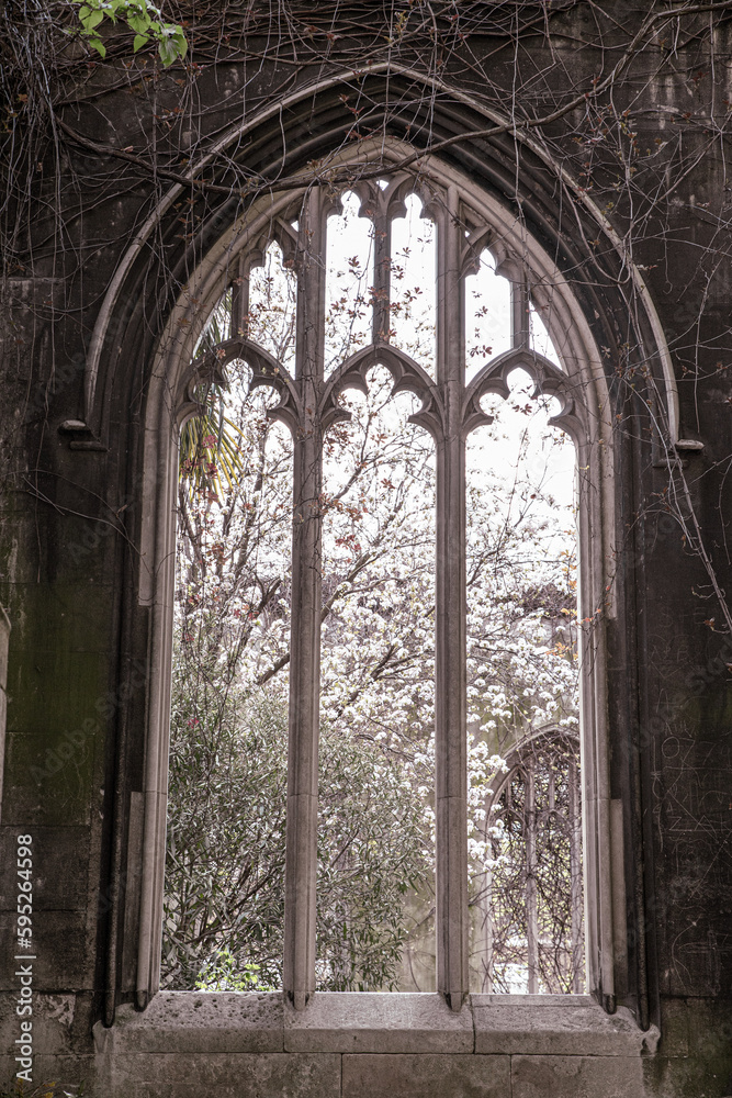 St. Dunstan in the East in London St. Dunstan in the East in London