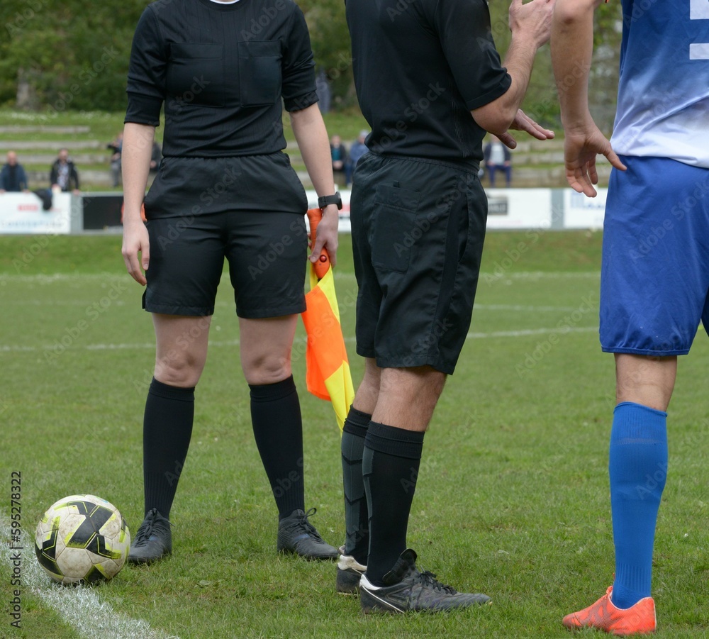 discussion de l'arbitre avant le match discussion de l'arbitre avant le match