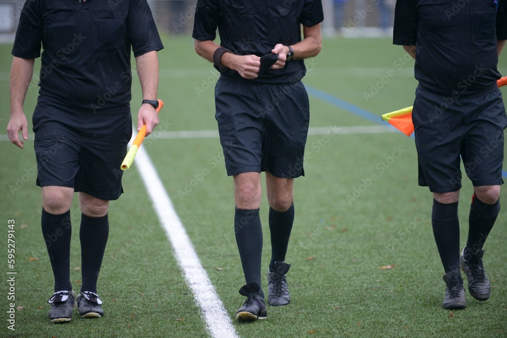 les trois arbitres au football les trois arbitres au football