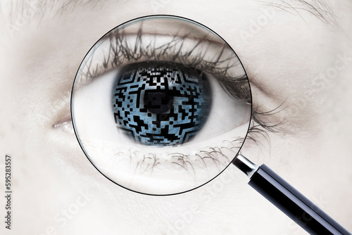 Auge mit digitalem QT-Code isoliert