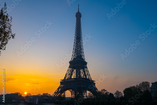 Fototapeta Naklejka Na Ścianę i Meble -  Sunrise in Paris with a silhouette of the Eiffel Tower