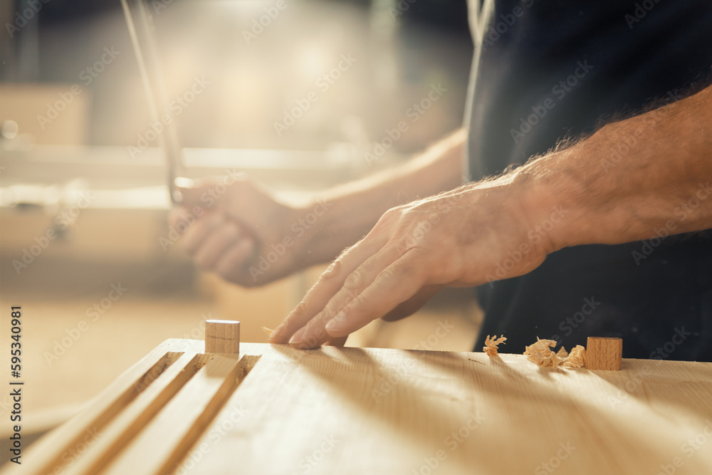 Obraz premium Artisan with drawknife