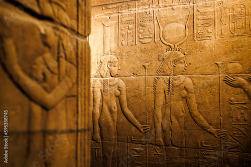 Fotografía Engraving depicting pharaoh's lives in Isis temple - Philae - Aswan - Egypt