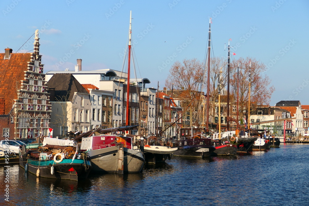 Kanal mit Patrizierhäuser, Leiden in Südholland 