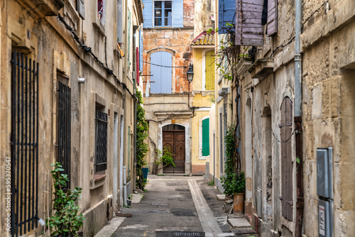 Fototapeta Naklejka Na Ścianę i Meble -  Street in Arles, France