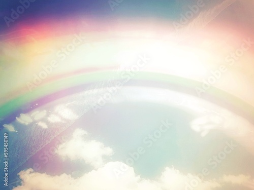 自然風景の概念で爽やかな空に虹が架かる抽象的な背景 © k_yu