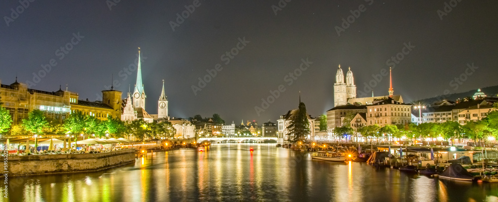 Obraz premium Zürich bei Nacht auf der Quabrücke